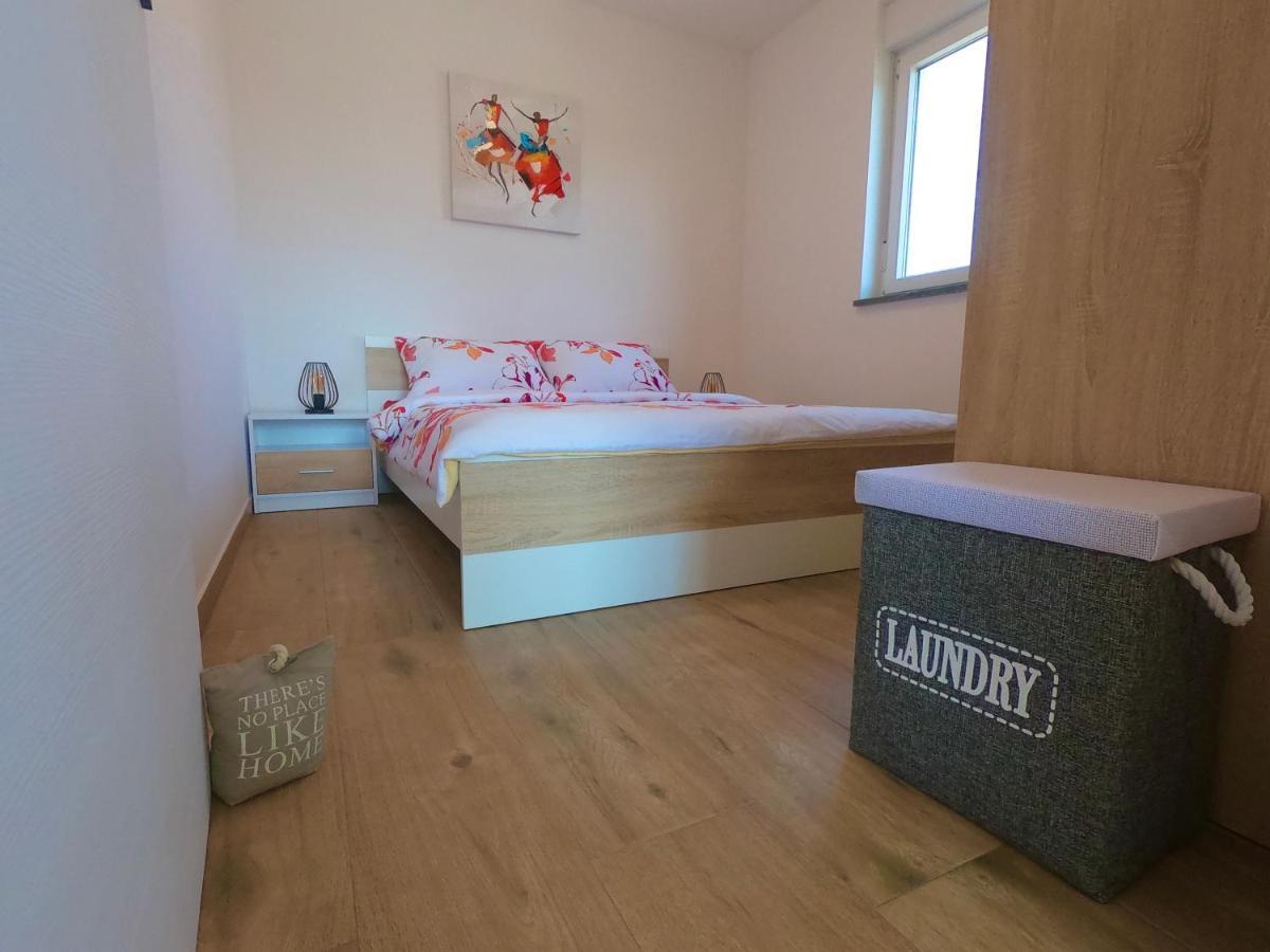 Apartment Libero Vodice Esterno foto