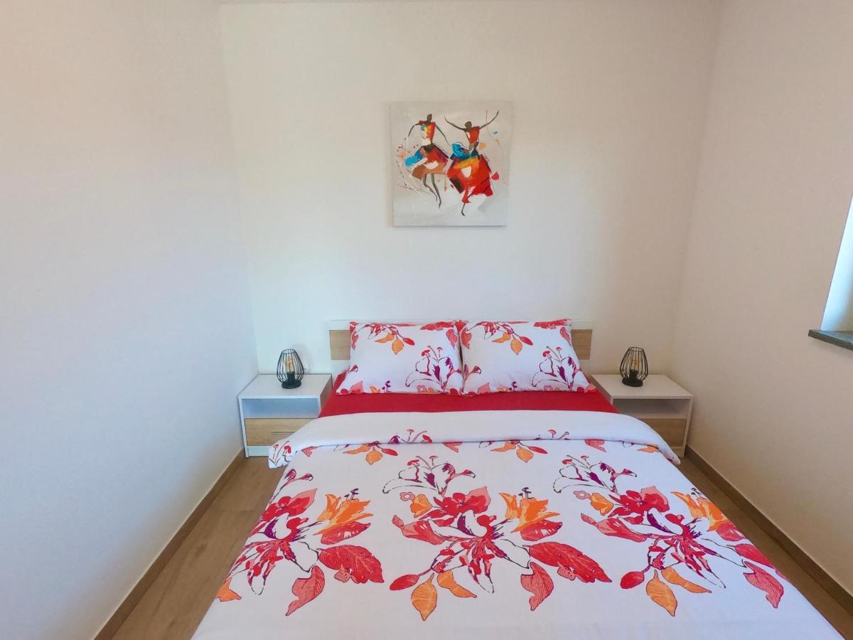 Apartment Libero Vodice Esterno foto