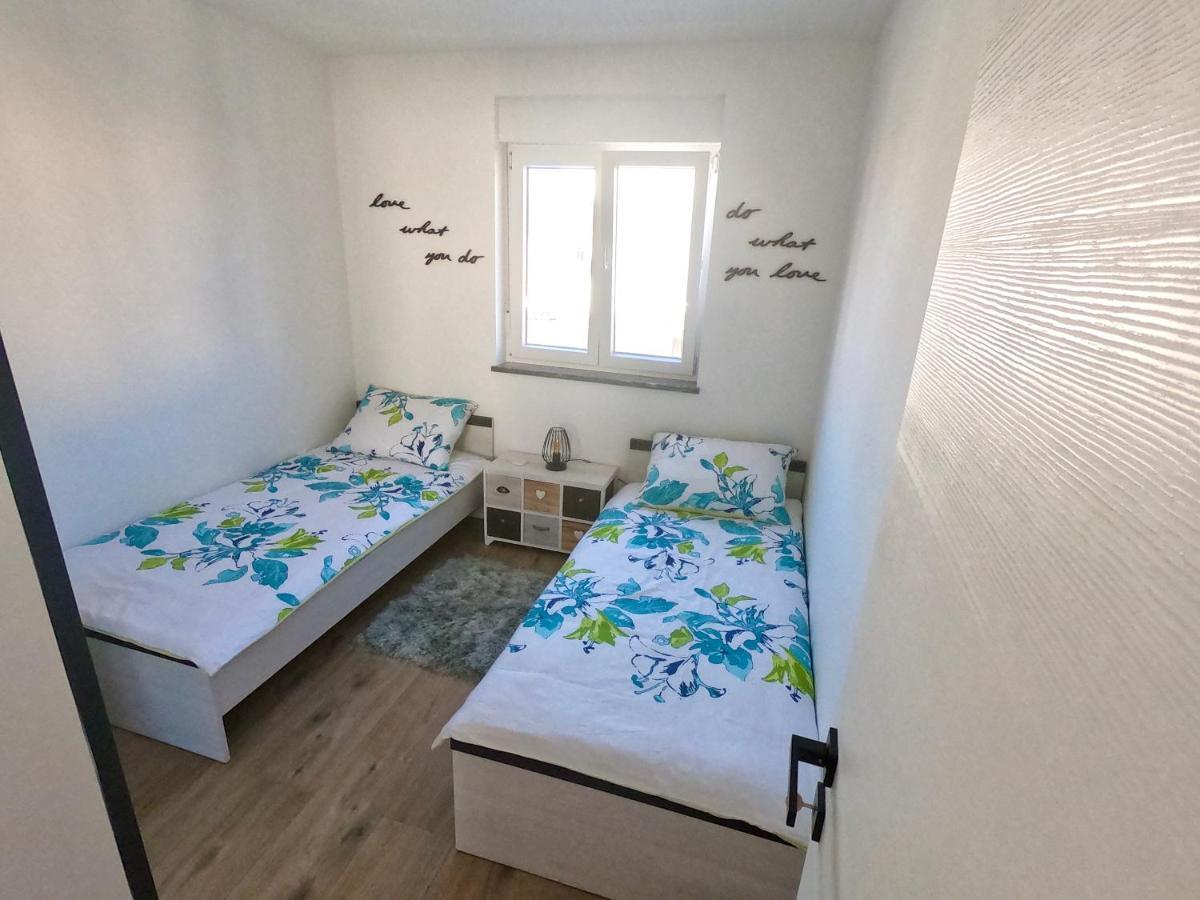 Apartment Libero Vodice Esterno foto