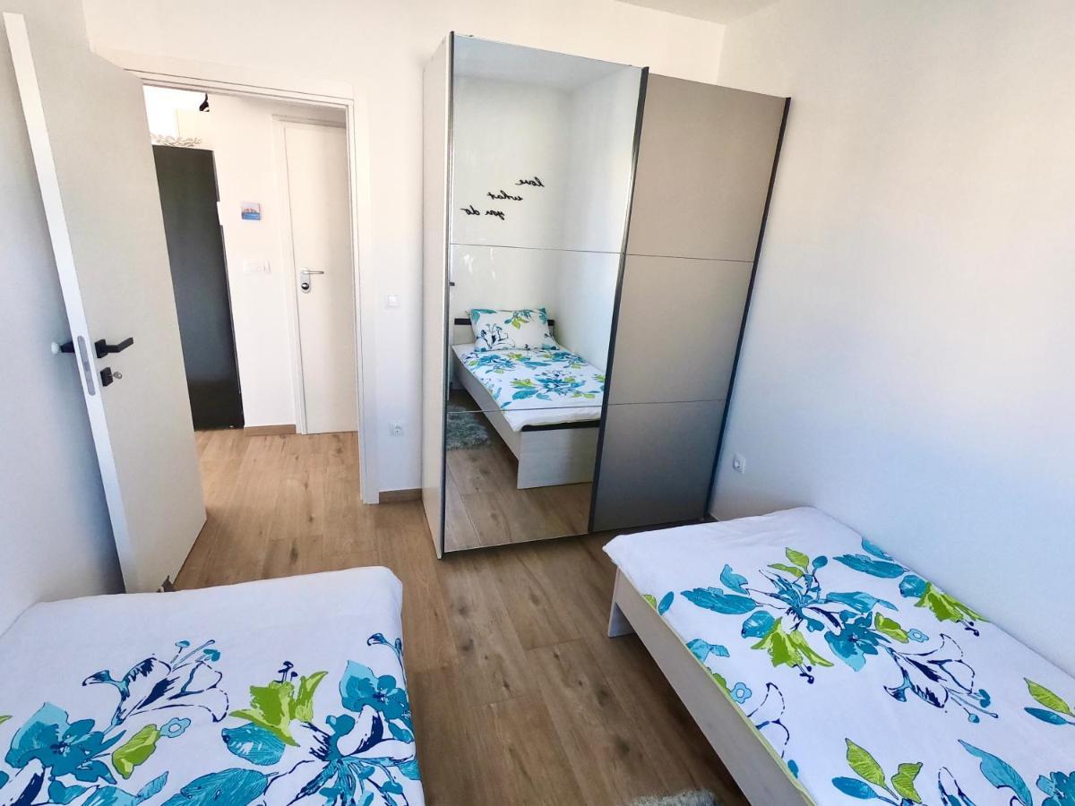 Apartment Libero Vodice Esterno foto