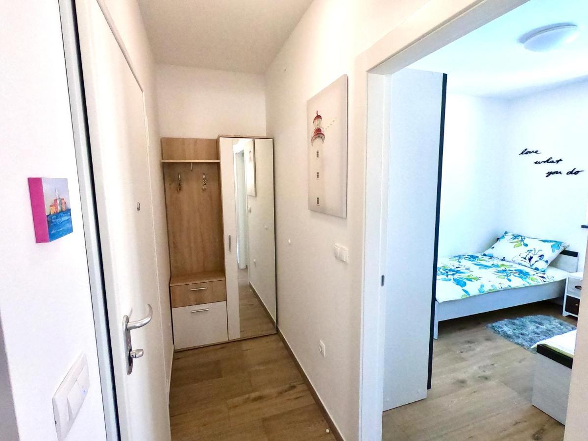 Apartment Libero Vodice Esterno foto